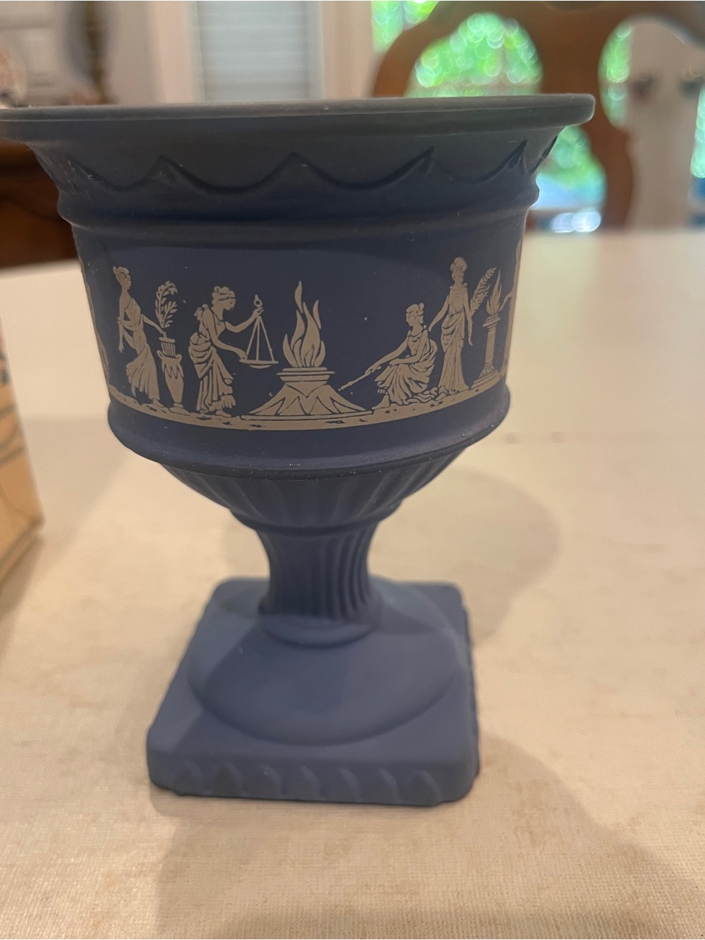 Vintage AVON Avonshire Grecian themed blue lidded dish with its original box. - Picture 5 of 9